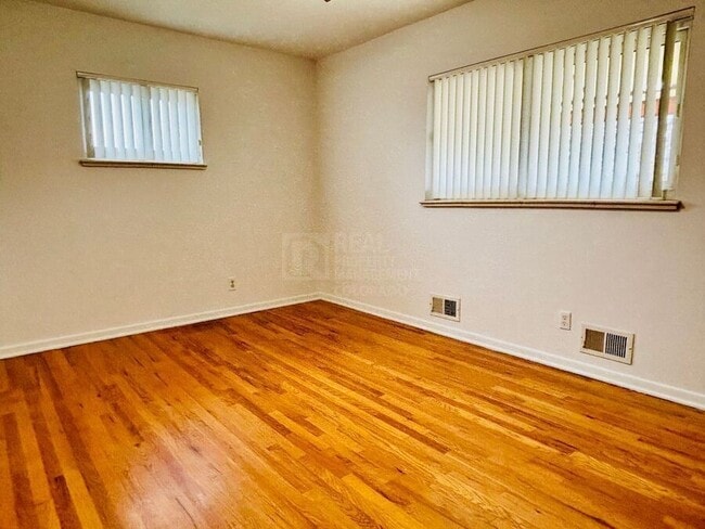 Photo - 5721 Everett St