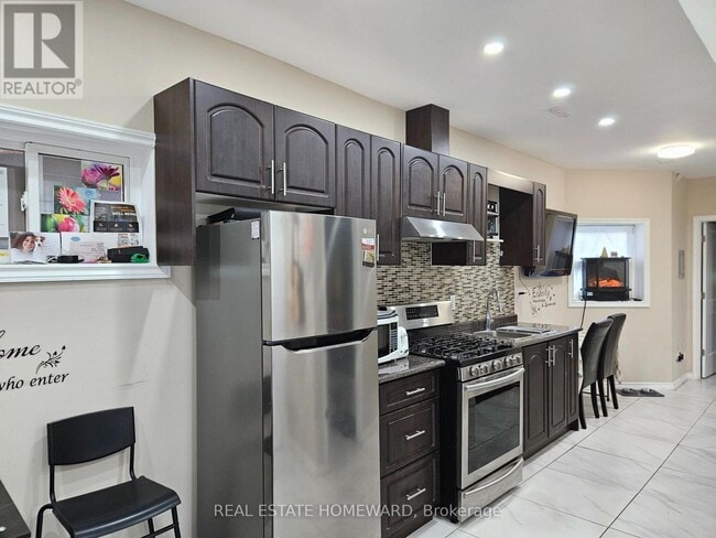 Photo - 141 Coxwell Ave