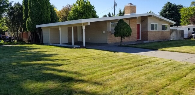 Photo - 3 bedroom, 1 bath rance style home on corner lot.