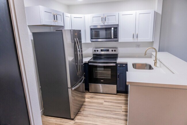 Photo - 2301 E University Dr