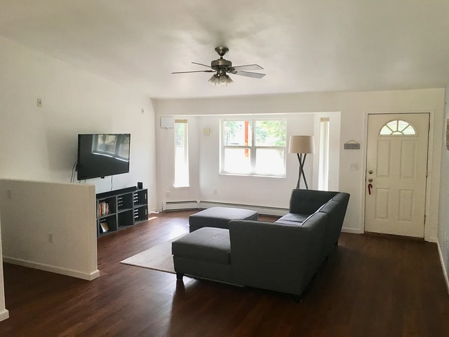 Photo - Home in North Pole / 2 Car Garage / Pet friendly