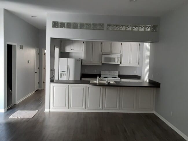 Photo - 121 E 29th St