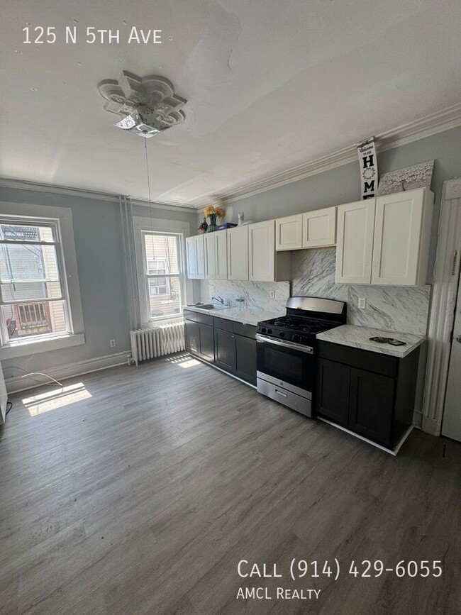 Building Photo - 125 N 5th Ave Rental