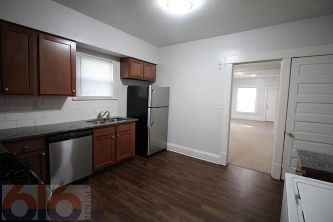 Photo - 243 Valley Ave NW