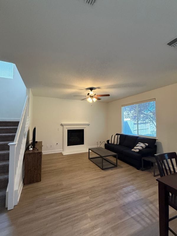 Photo - 433 Tolman Way