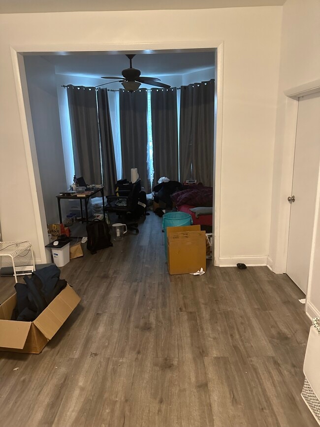 Living Room - 825 S Laflin St Unit 3