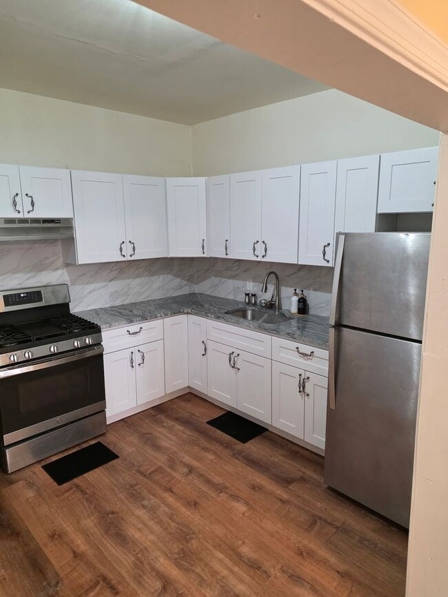 Photo - 156 W Albanus St