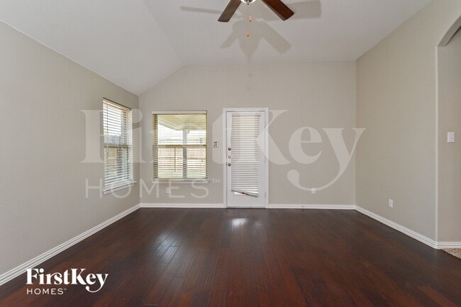 Photo - 1413 Heather Ln