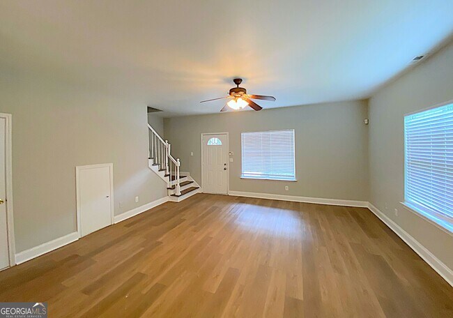 Photo - 145 Bowen St