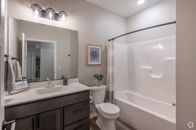 2BR, 2BA - 1,140SF - Bathroom