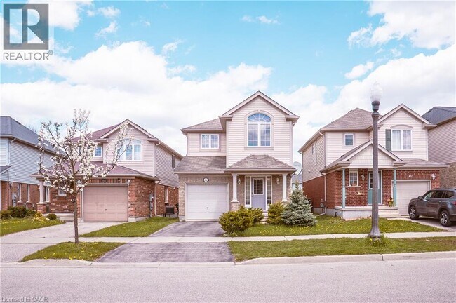 Photo - 456 Beaumont Cres