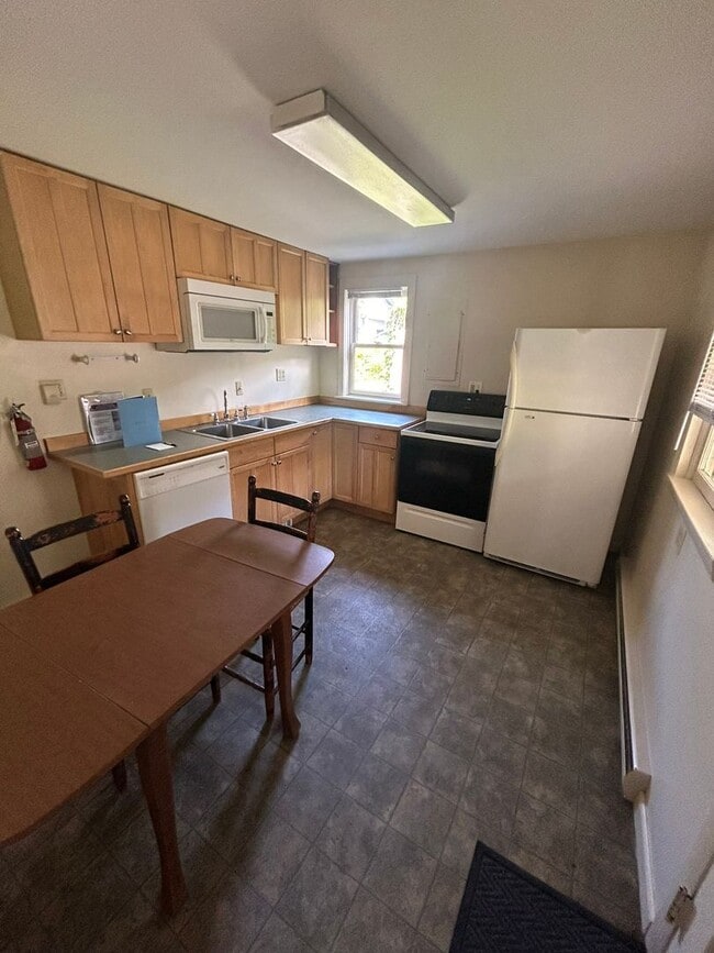 Building Photo - 120-126-126 N Willard St Unit 122 North Willard