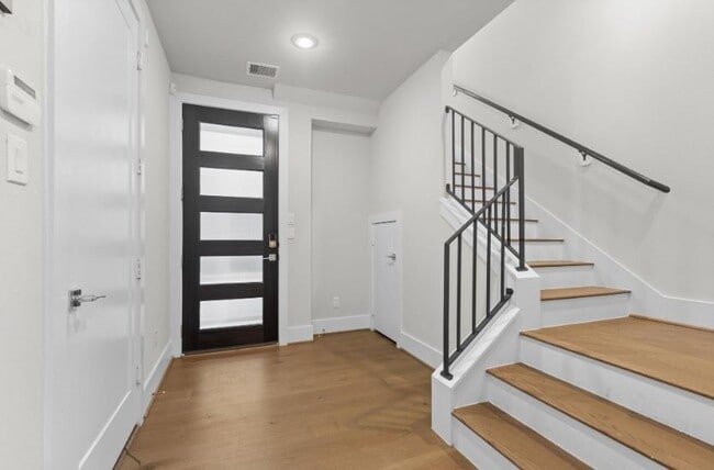 Photo - 836 Fisher St
