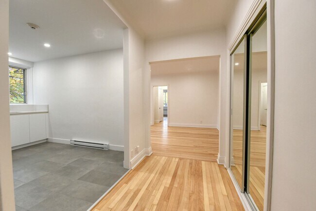 Photo - 3500 Av. Ridgewood Unit 401