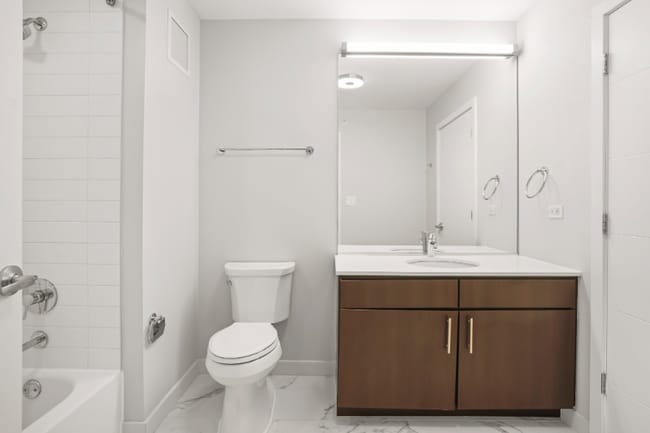 Photo - 750 W Adams St