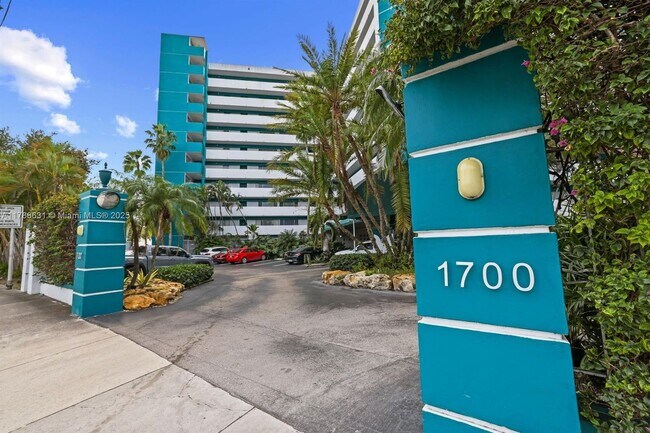 Building Photo - 1700 NW N River Dr Unit 305-305 Rental