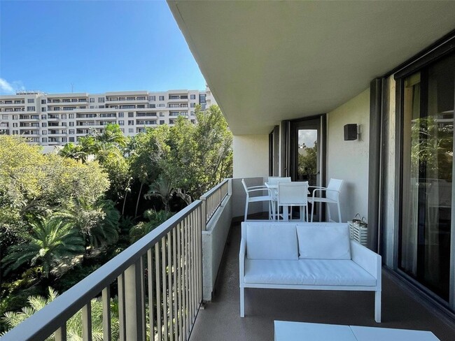 Building Photo - 101 Crandon Blvd Unit 473
