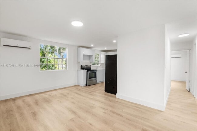 Building Photo - 2385 SW 17th St Unit B