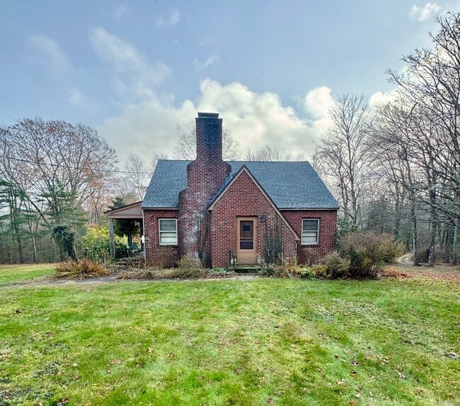 Building Photo - 45 Hoppen Rd Unit 2