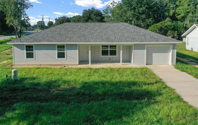 Building Photo - 2 Pine Crse Dr