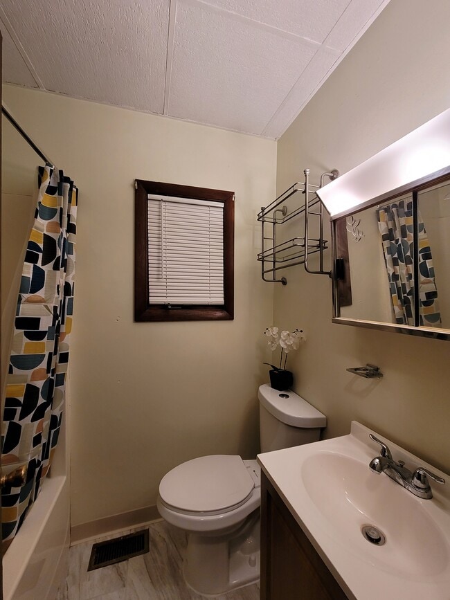 Photo - 186 Grand Ave Unidad 1F