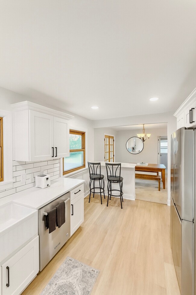 Photo - 1805 Beaconwood Ave