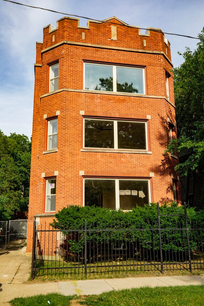 Building Photo - 7435 S Euclid Ave Unit 3