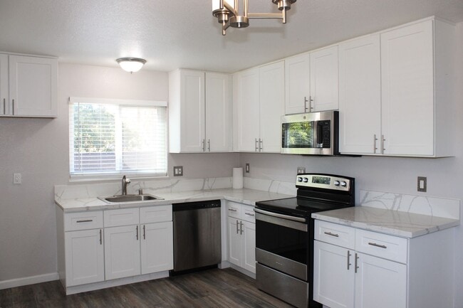 Photo - 10404 Abbottford Way