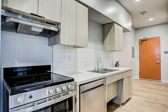 Photo - 3113 St Charles St Unidad 230