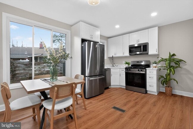 Photo - 1608 Elson St