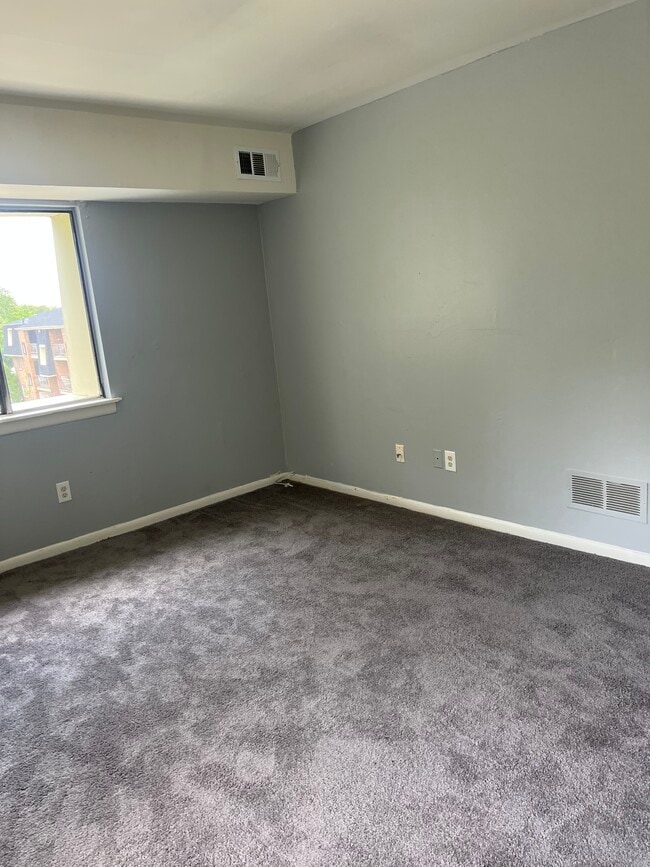 Apt. 35 - Holly Oak Manor