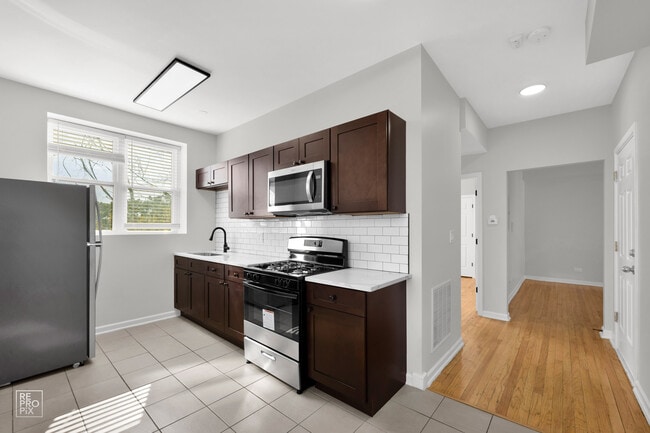 1145 N Austin