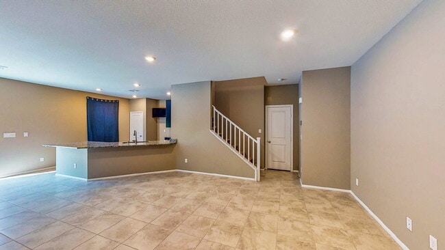 Building Photo - Beautiful 4-bedroom, 3-bath home with a loft.