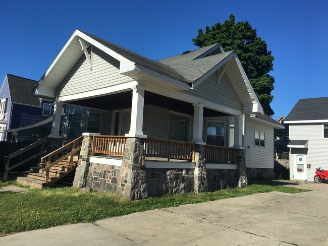 Photo - 412 S Main St