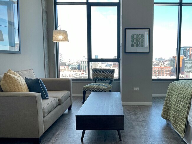 Photo - 900 W Washington Blvd