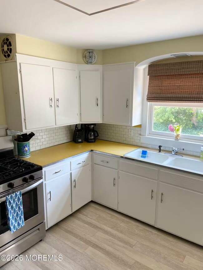 Photo - 16 N Bayview Ave