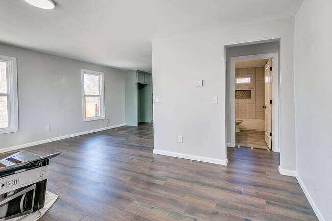Photo - 1445 NE 10th St
