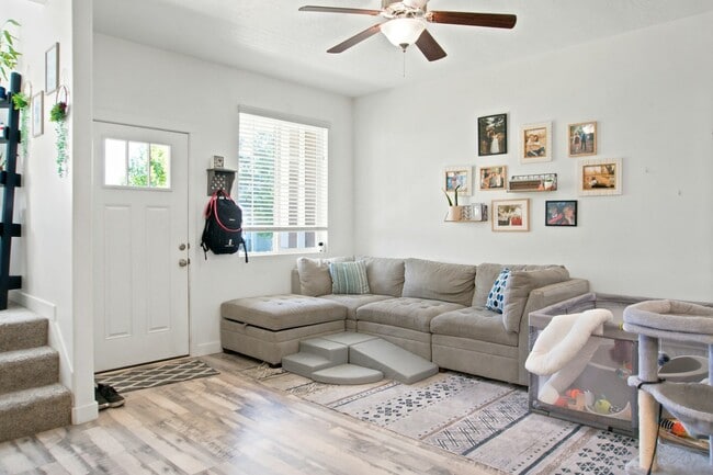 Photo - 1096 Emerald Pools Ln