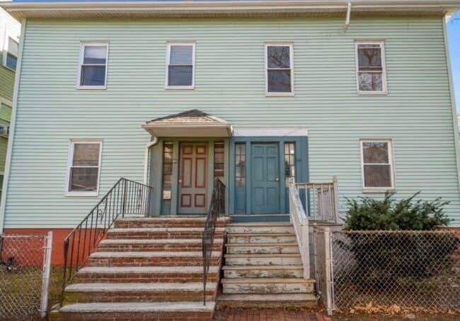 Building Photo - 64 Elm St Unit APT 2