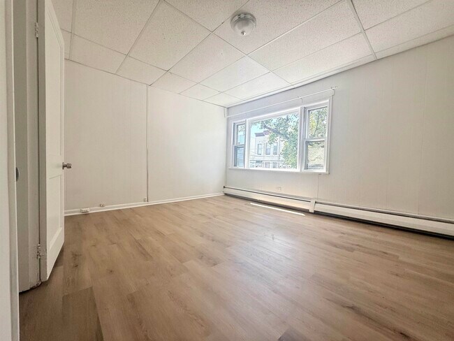 Photo - 92 Laidlaw Ave