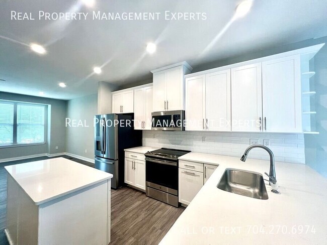 Photo - 528 Billingsley Rd