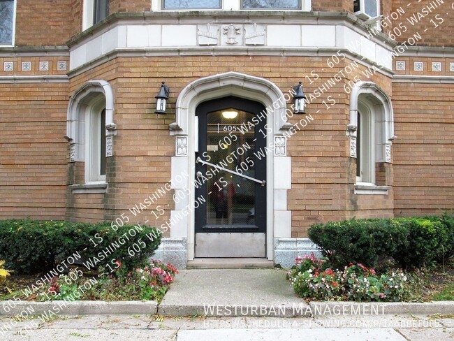 Central Oak Park Condo - Central Oak Park Condo Unit 1S