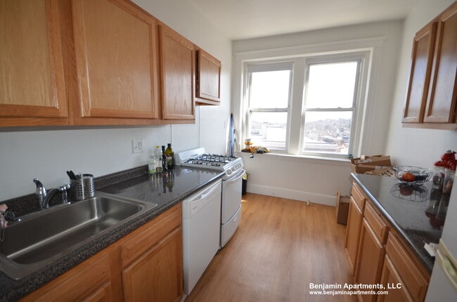 Building Photo - 1860 Commonwealth Ave Unit 36 Rental