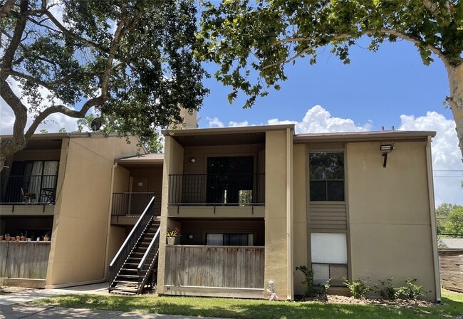 Building Photo - 3300 Pebblebrook Dr Unit 112 Rental