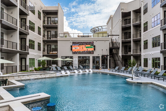 Swimming Pool & Lounge
