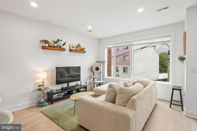 Photo - 662 Glick Ct NW