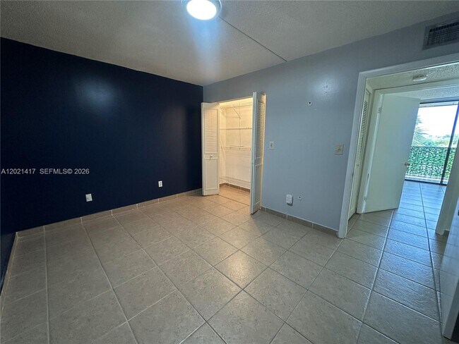 8635 NW 8th St Unit 320