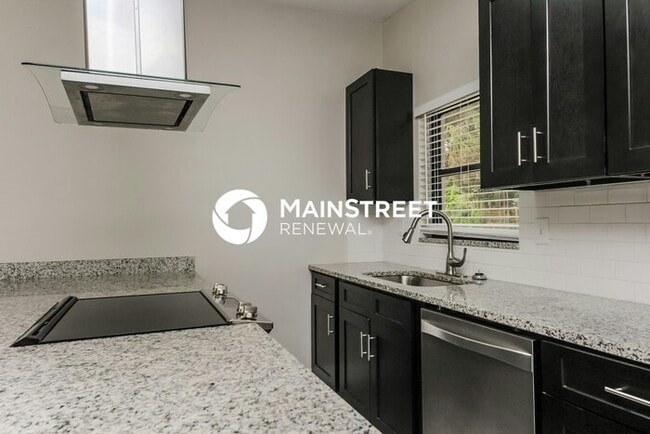 Photo - 4 Bedroom Pet-Friendly Home in ORLANDO, FL with Main Street Renewal
