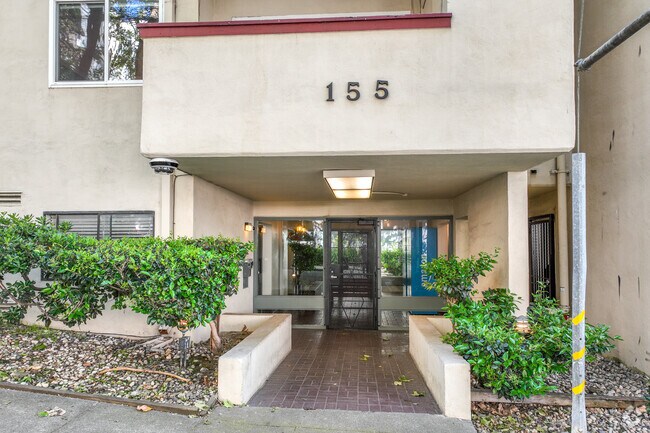 Entrada del edificio - Wayne Allen