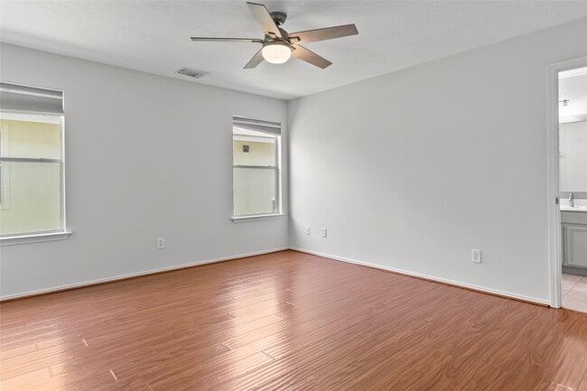 Photo - 6 Thicket Grove Pl